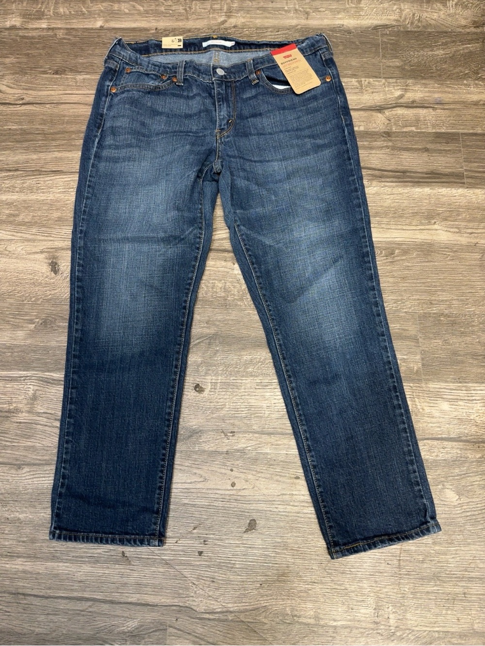 Levi’s Boyfriend Jeans Women’s Size 30 Mid Rise Stellar Stretch Tapered Leg NWT - Picture 2 of 9